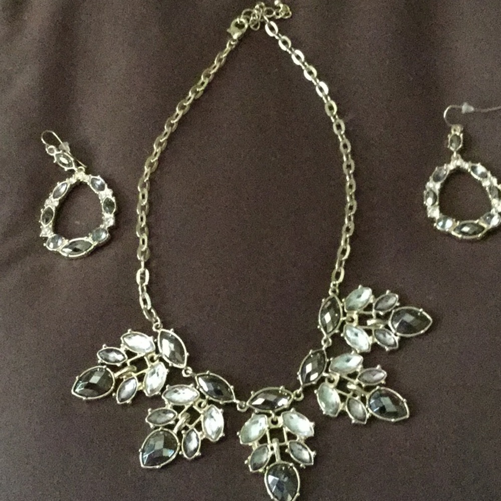 Necklace and earring set